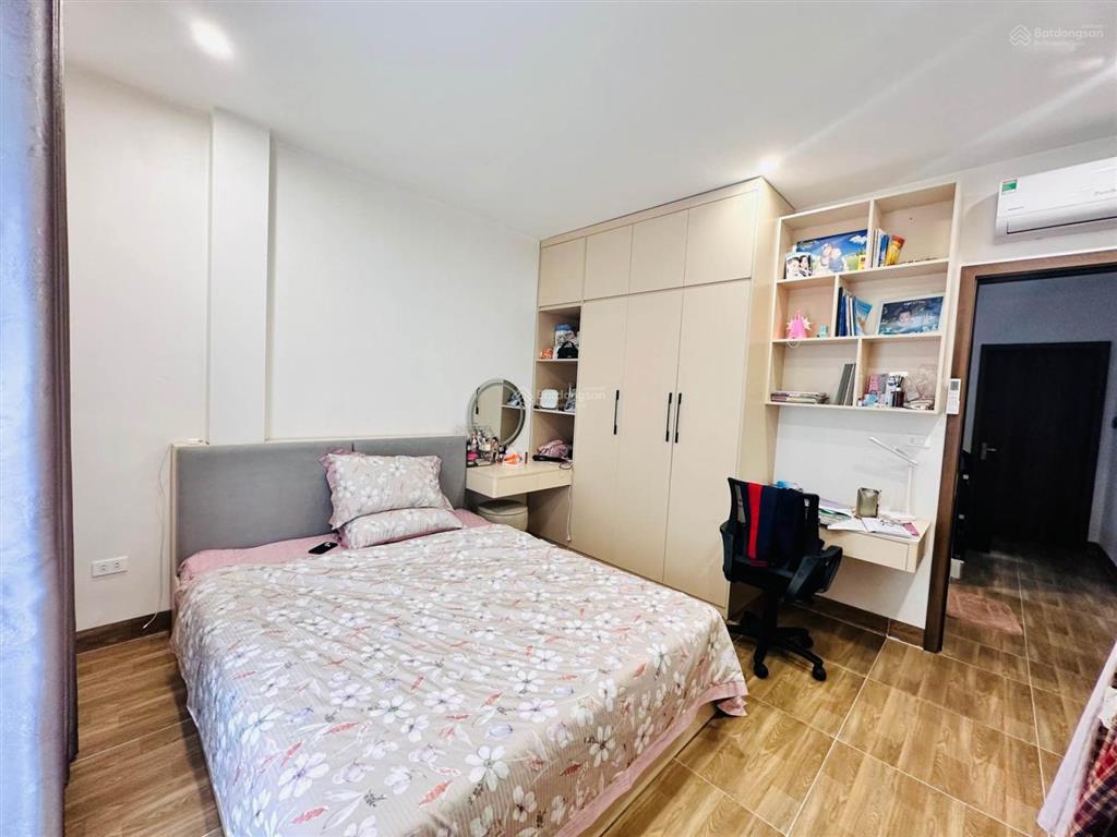Hạ chào 2 tỷ bán gấp nhà sài đồng 58m2 hơn 8 tỷ 5 tầng 6 ngủ dân xây full nội thất pháp lý rỏ ràng