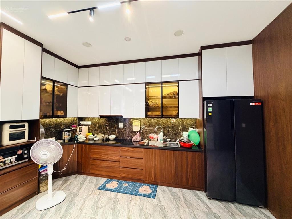 Cần bán gấp nhà gia thụy  bồ đề 50m2  hơn 10 tỷ  dân xây 2 thoáng full nội thất 4 ngủ  sổ vuông