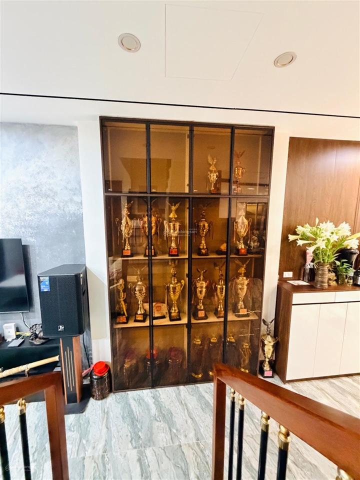 Cần bán gấp nhà gia thụy  bồ đề 50m2  hơn 10 tỷ  dân xây 2 thoáng full nội thất 4 ngủ  sổ vuông