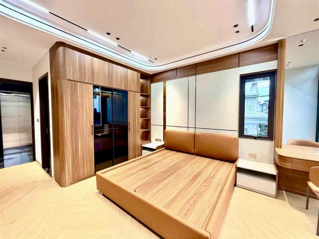 Cắt lỗ bán gấp nhà 7 tầng long biên 9,2 tỷ  ô tô  thang máy  lô góc  full nội thất  sổ vuông