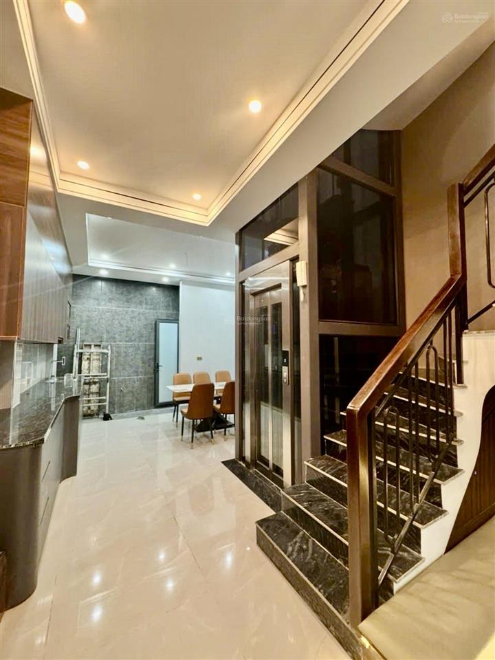 Hạ chào 2 tỷ cần bán gấp nhà thạch bàn 60m2  hơn 8 tỷ 5 tầng thang máy full nội thất ô tô gần 5 pn