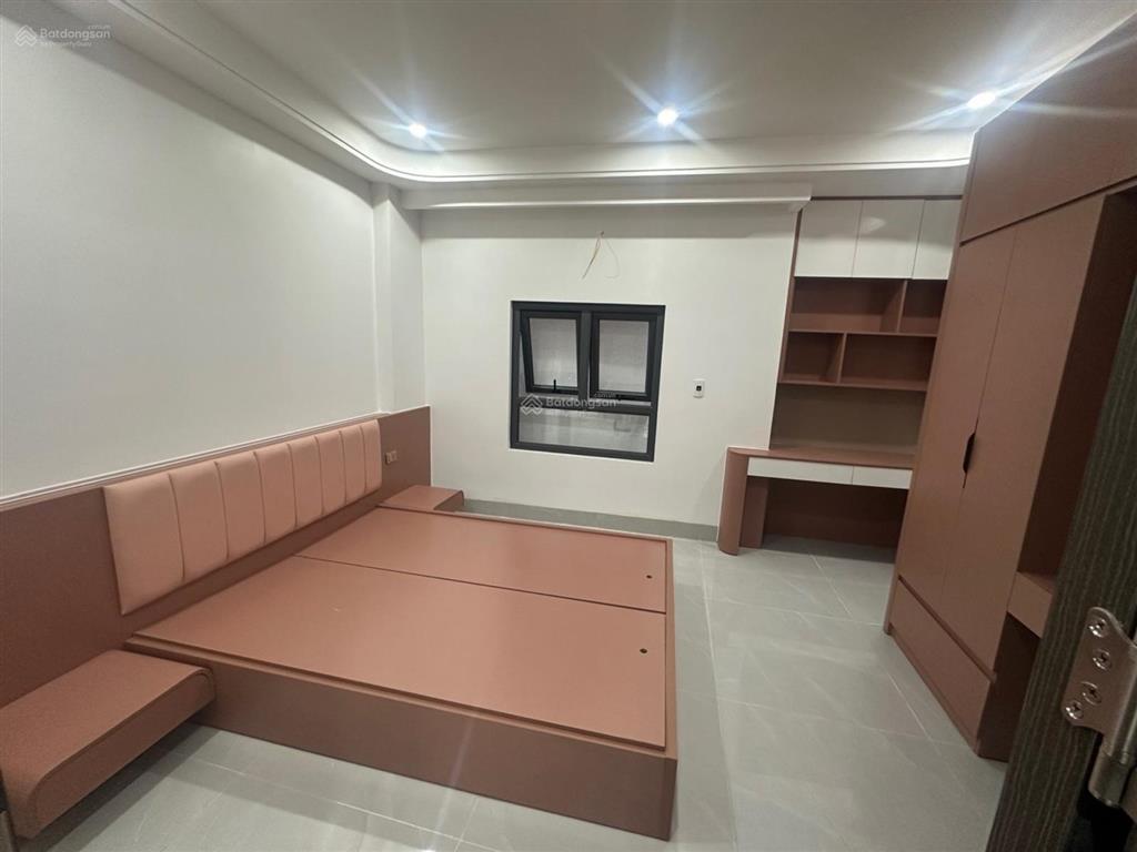 Hạ chào 2 tỷ cần bán gấp nhà thạch bàn 60m2  hơn 8 tỷ 5 tầng thang máy full nội thất ô tô gần 5 pn