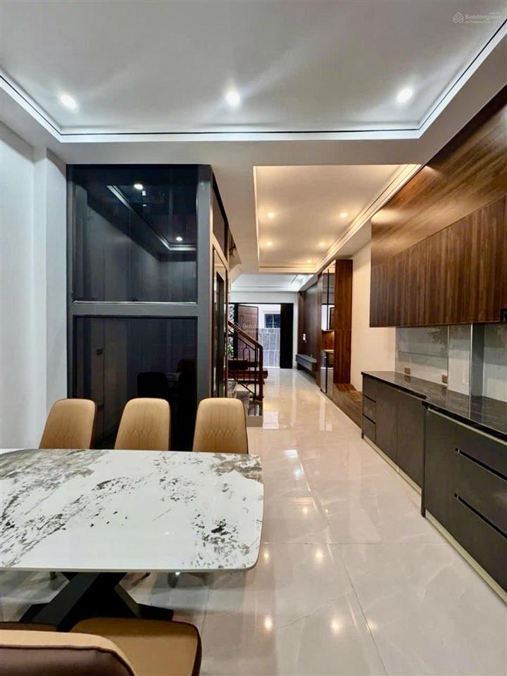 Hạ chào 2 tỷ cần bán gấp nhà thạch bàn 60m2  hơn 8 tỷ 5 tầng thang máy full nội thất ô tô gần 5 pn