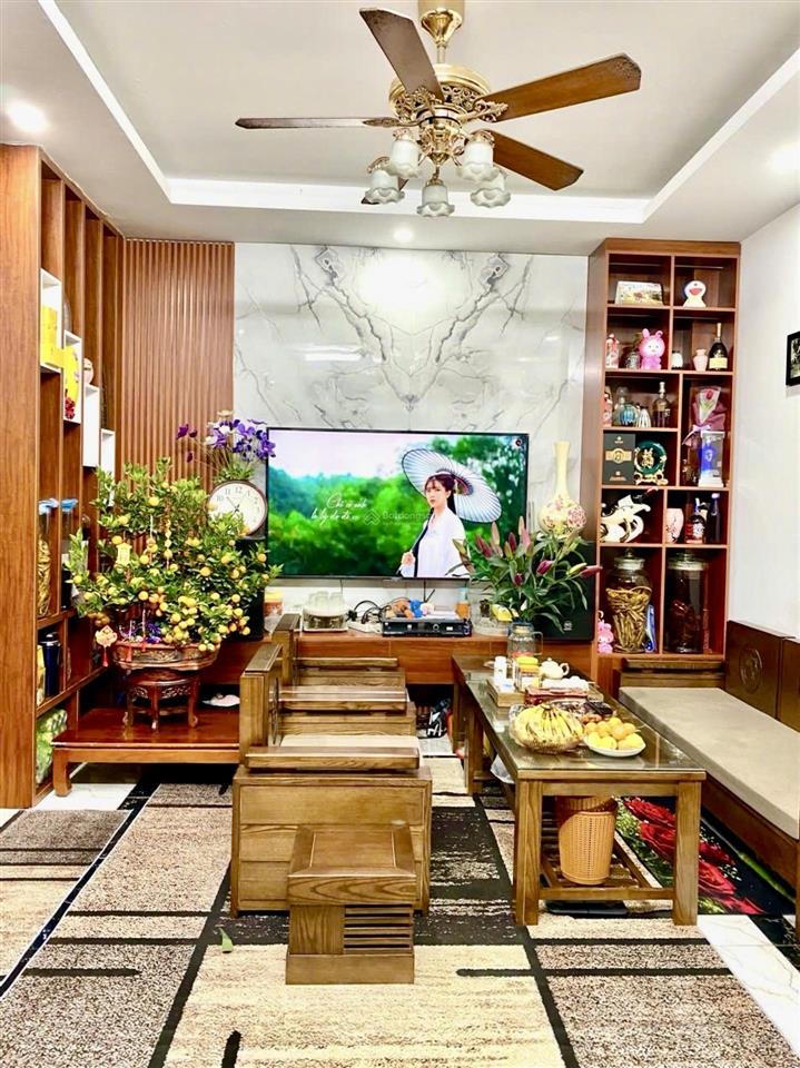 Bán nhà việt hưng 35m2  6 tỷ  5 tầng full nội thất  ô tô đỗ cổng 3 pn sổ vuông  không quy hoạch