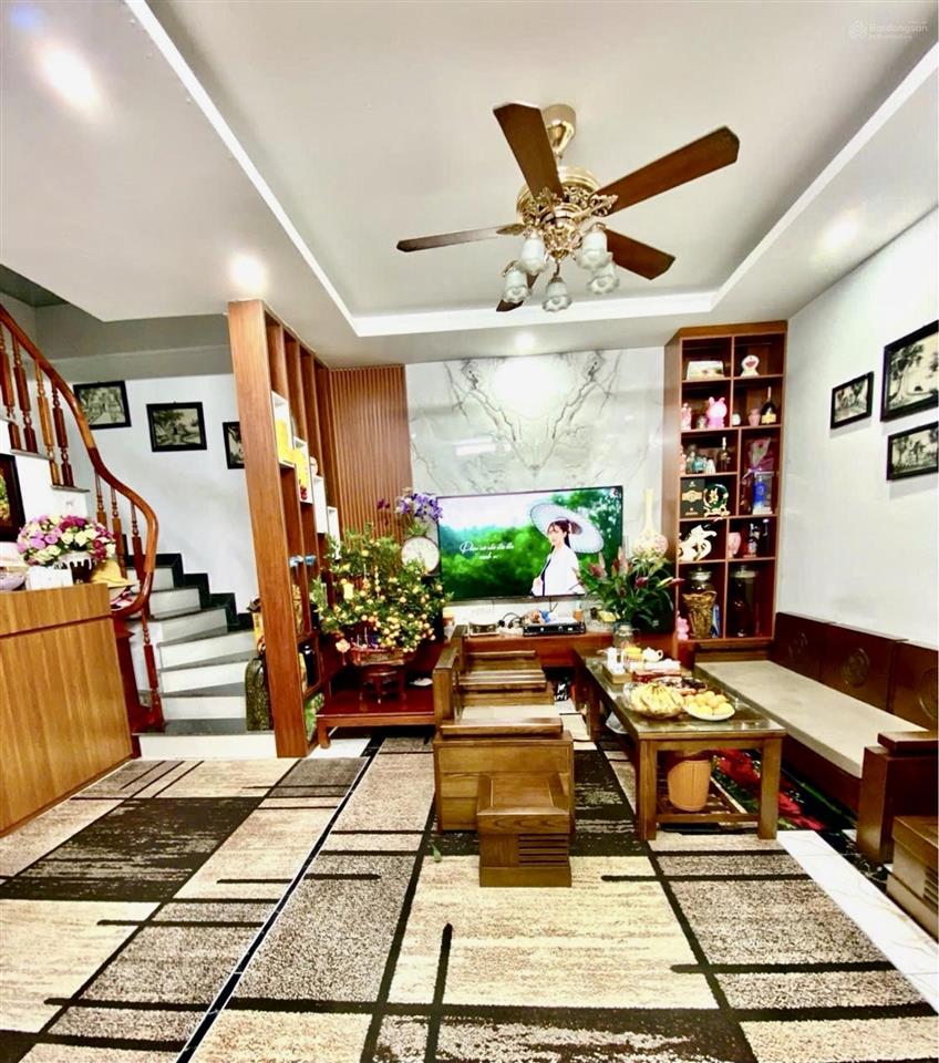 Bán nhà việt hưng 35m2  6 tỷ  5 tầng full nội thất  ô tô đỗ cổng 3 pn sổ vuông  không quy hoạch