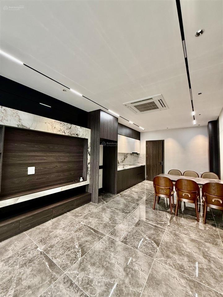 Hơn 13 tỷbán gấp nhà quận long biên 52m2view hồ7 tầng thang máy , full nội thất4pnô tô tránh
