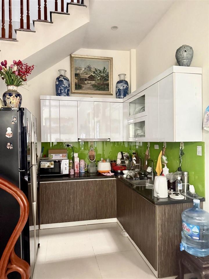 Bán nhà trung tâm ngọc thụy 41m2chỉ 6 tỷnhà đẹpngay chân mipec ô tô đỗ sáttrong đêgần cầu