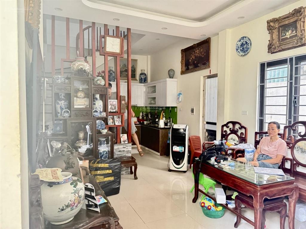 Bán nhà trung tâm ngọc thụy 41m2chỉ 6 tỷnhà đẹpngay chân mipec ô tô đỗ sáttrong đêgần cầu