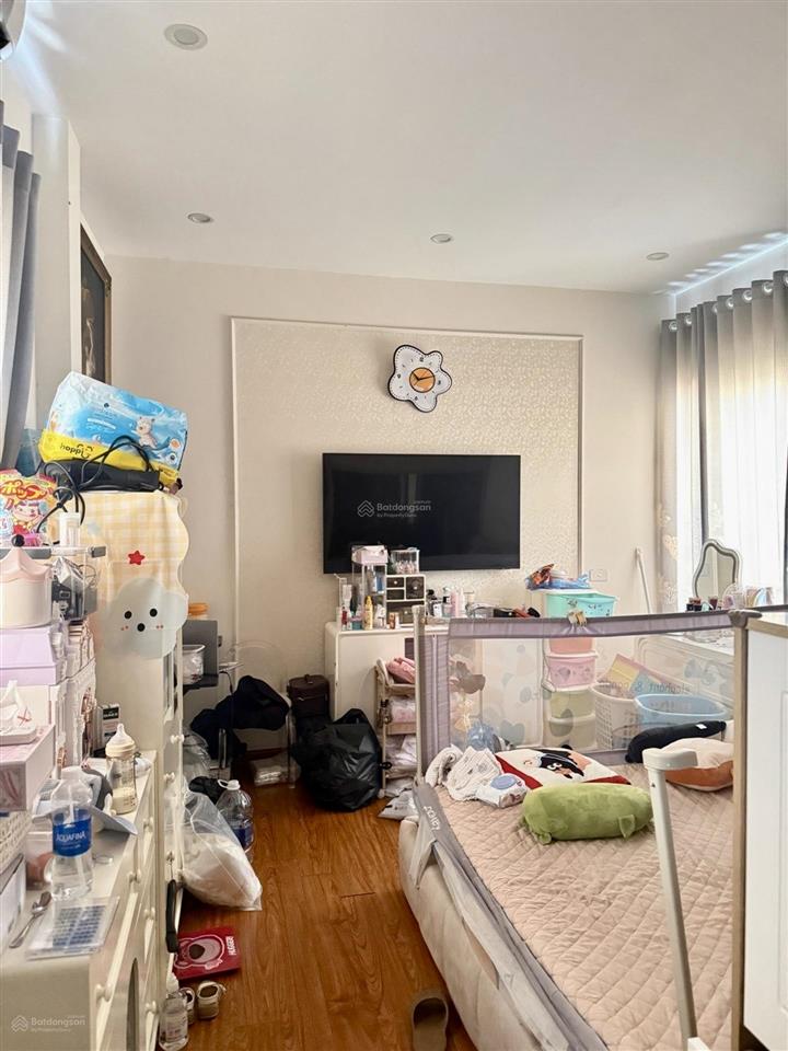 Bán nhà trung tâm ngọc thụy 41m2chỉ 6 tỷnhà đẹpngay chân mipec ô tô đỗ sáttrong đêgần cầu