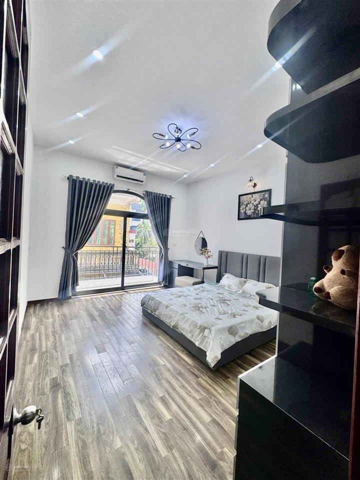 Bán gấp nhà dân xây sài đồng 62m2  hơn 8 tỷ  full nội thất  gần phố, gần chợ  sổ vuông