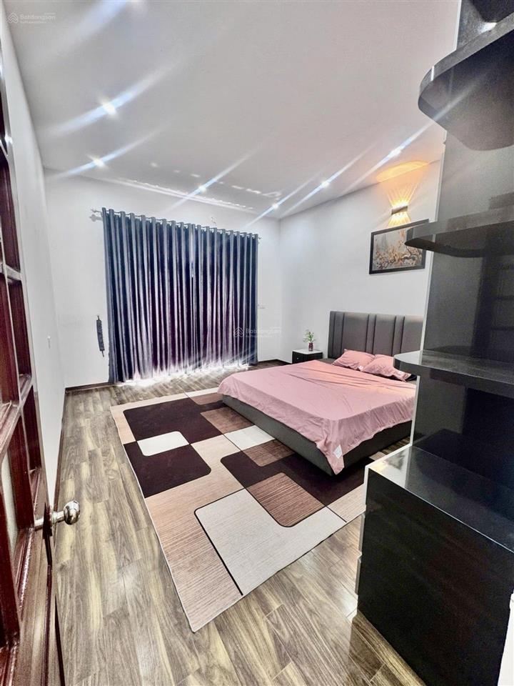Bán gấp nhà dân xây sài đồng 62m2  hơn 8 tỷ  full nội thất  gần phố, gần chợ  sổ vuông