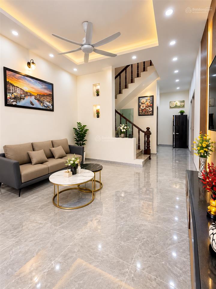 Bán gấp nhà dân xây sài đồng 62m2  hơn 8 tỷ  full nội thất  gần phố, gần chợ  sổ vuông
