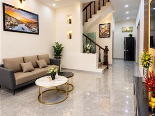 Bán gấp nhà dân xây sài đồng 62m2  hơn 8 tỷ  full nội thất  gần phố, gần chợ  sổ vuông