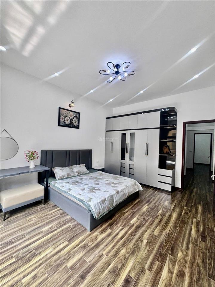 Bán gấp nhà dân xây sài đồng 62m2  hơn 8 tỷ  full nội thất  gần phố, gần chợ  sổ vuông