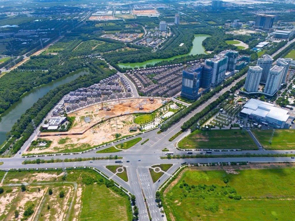 Bán căn 2pn 101m2 tầng 7 view nội khu tòa d giá 6,5 tỷ đã vat