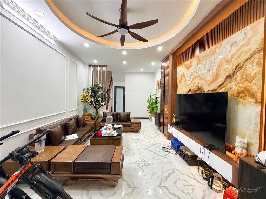 Chủ ngộp bank bán nhanh căn nhà phân lô phố minh khai sổ đỏ 30m2.