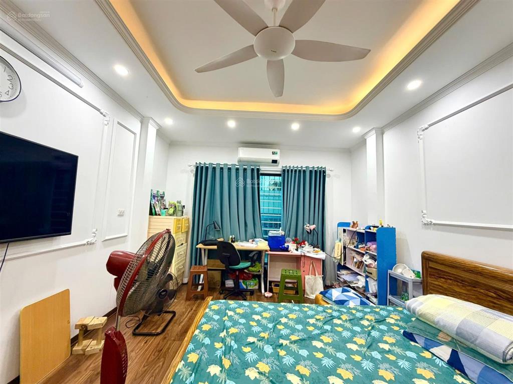 Chủ ngộp bank bán nhanh căn nhà phân lô phố minh khai sổ đỏ 30m2.