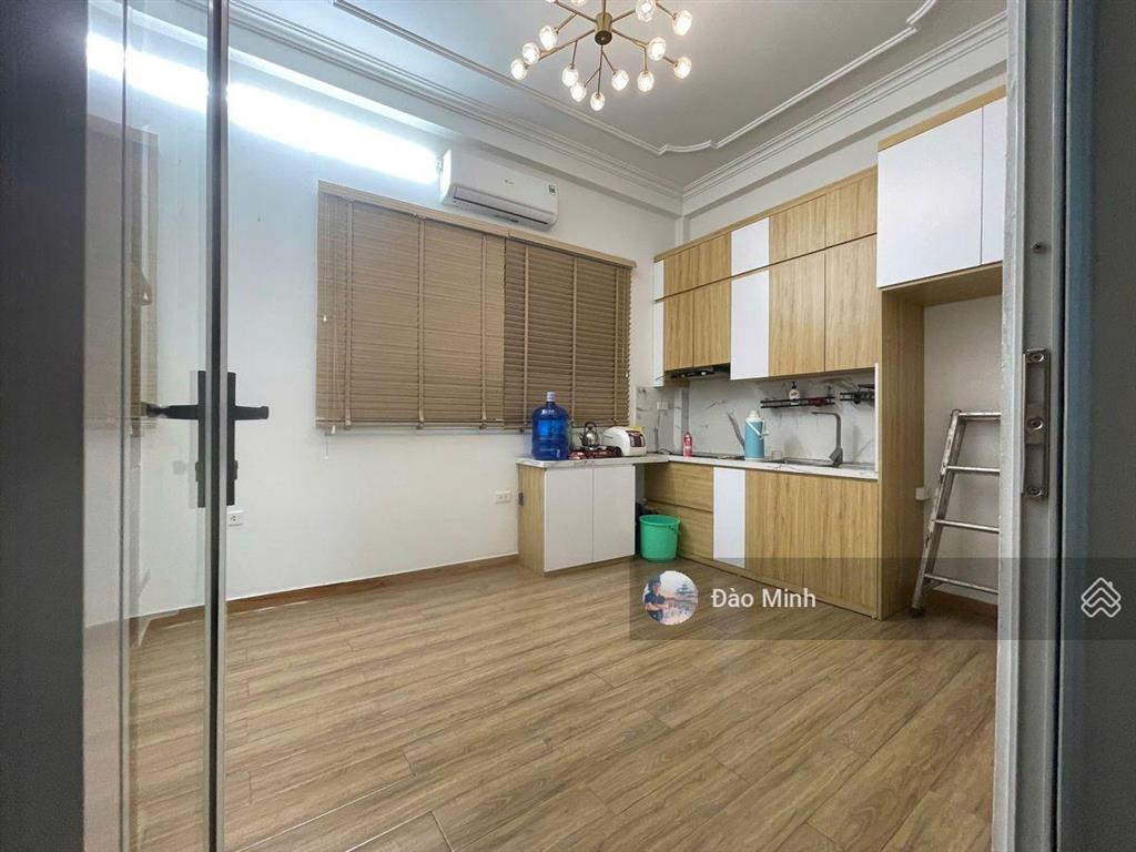 Mặt ngõ nguyễn chí thanh rộng như phố  thang máy  mt 4.1m  kd/ gara ôtô  full nội thất cao cấp