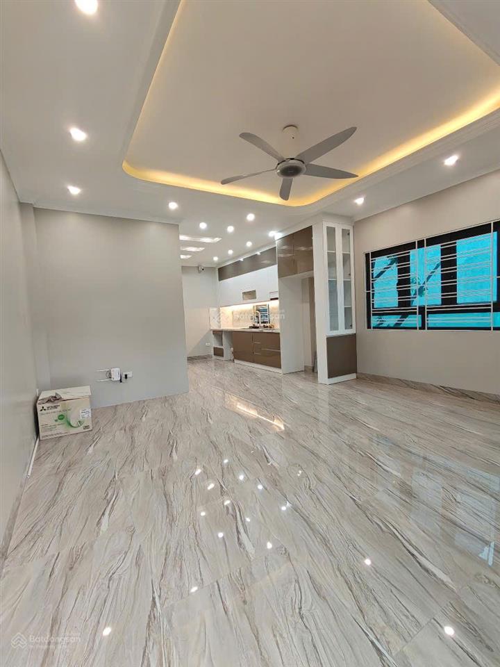 (076) trung tâm quận long biên mt 5mlô góc 2 mặt thoáng  thang máy gara ô tô sát elegant park