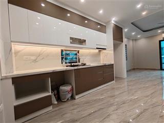 (076) trung tâm quận long biên mt 5mlô góc 2 mặt thoáng  thang máy gara ô tô sát elegant park