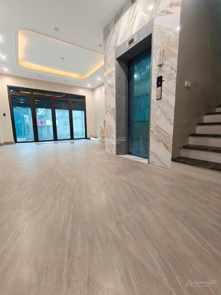 (076) trung tâm quận long biên mt 5mlô góc 2 mặt thoáng  thang máy gara ô tô sát elegant park