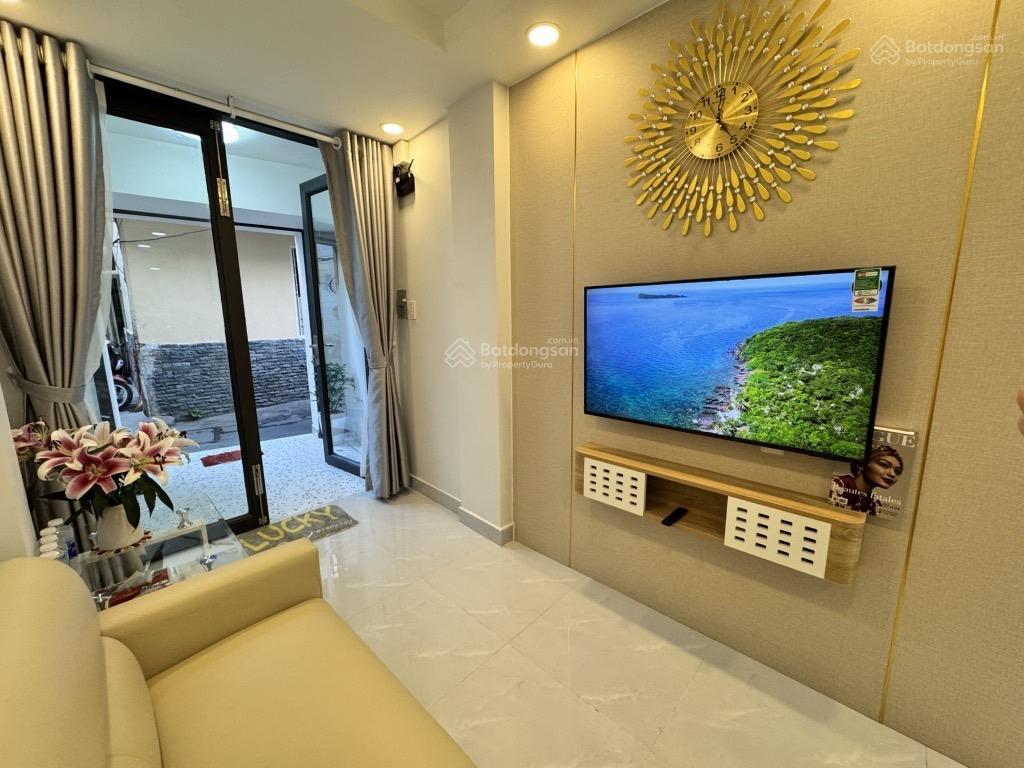 Bán nhà xinh đón tết qua cầu kiệu là tới , 2 tầng, 2,7 x 11.5m  chỉ 4,2 tỷ