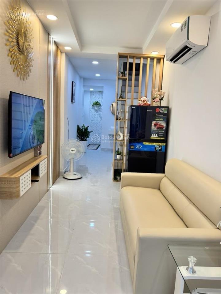 Bán nhà xinh đón tết qua cầu kiệu là tới , 2 tầng, 2,7 x 11.5m  chỉ 4,2 tỷ