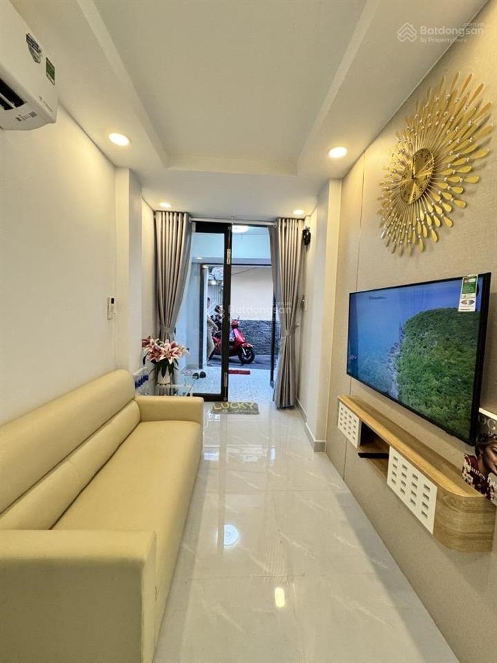 Bán nhà xinh đón tết qua cầu kiệu là tới , 2 tầng, 2,7 x 11.5m  chỉ 4,2 tỷ