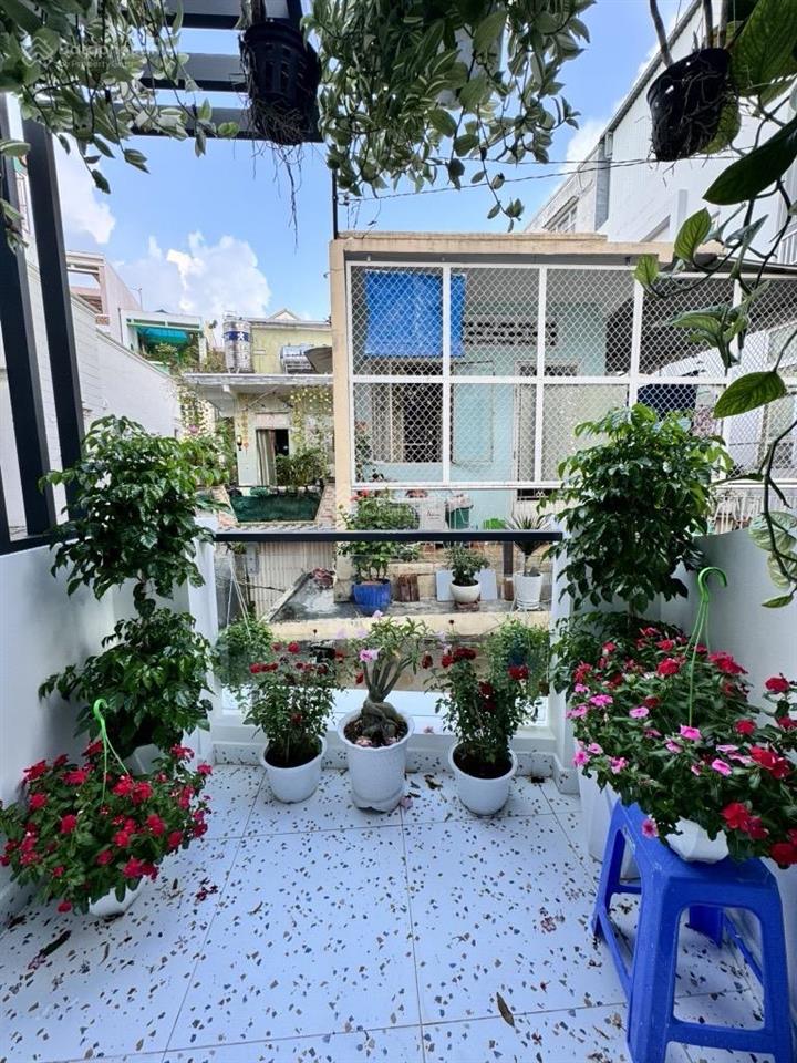 Bán nhà xinh đón tết qua cầu kiệu là tới , 2 tầng, 2,7 x 11.5m  chỉ 4,2 tỷ