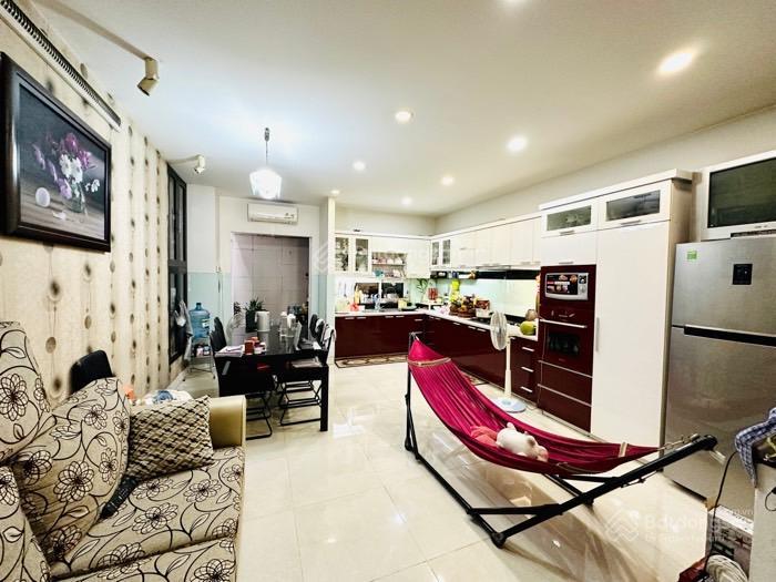 Bán nhà mặt tiền 6 tầng đường tùng thiện vương ngang 5m, giáp quận 5 chdv hoặc xây ở