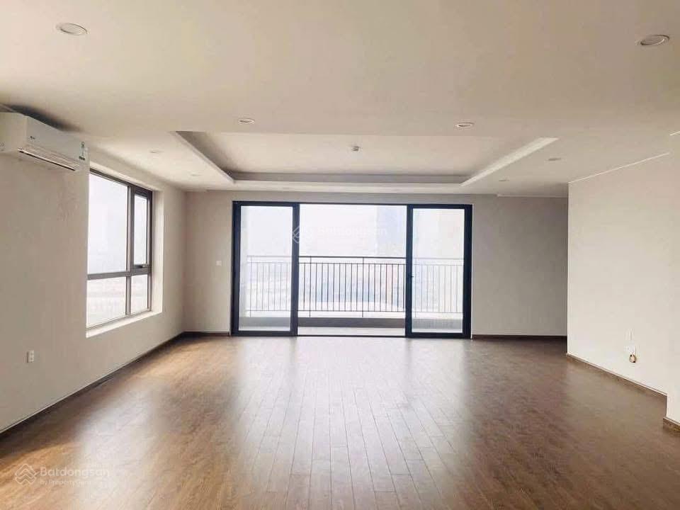 Chủ nhà cần bán căn góc 3pn udic westlake  168m2 view sông hồng, cầu nhật tân  nt cơ bản  sẵn sổ