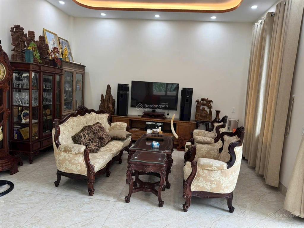 Bán biệt thự cao cấp đường nguyễn thị minh khai khu biệt lập cách biển bãi sau 800m, giá 19,2 tỷ