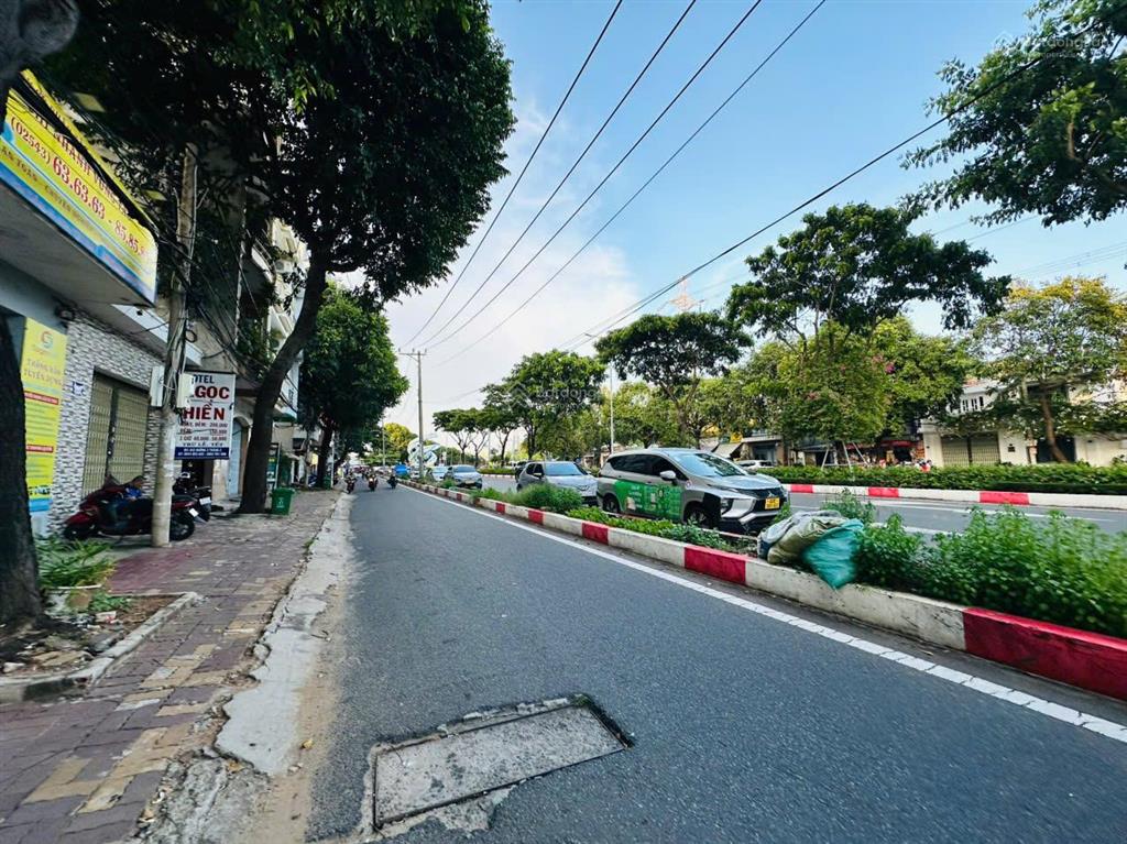 Bán nhà 4 tầng mặt tiền đường 3/2 cách biển bãi sau 400m diện tích 103m2 giá chỉ 12 tỷ