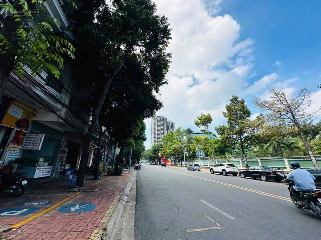 Bán đất góc 2 mặt tiền đường trương văn ban đối diện coop mart vị đẹp giá chỉ 14.5 tỷ