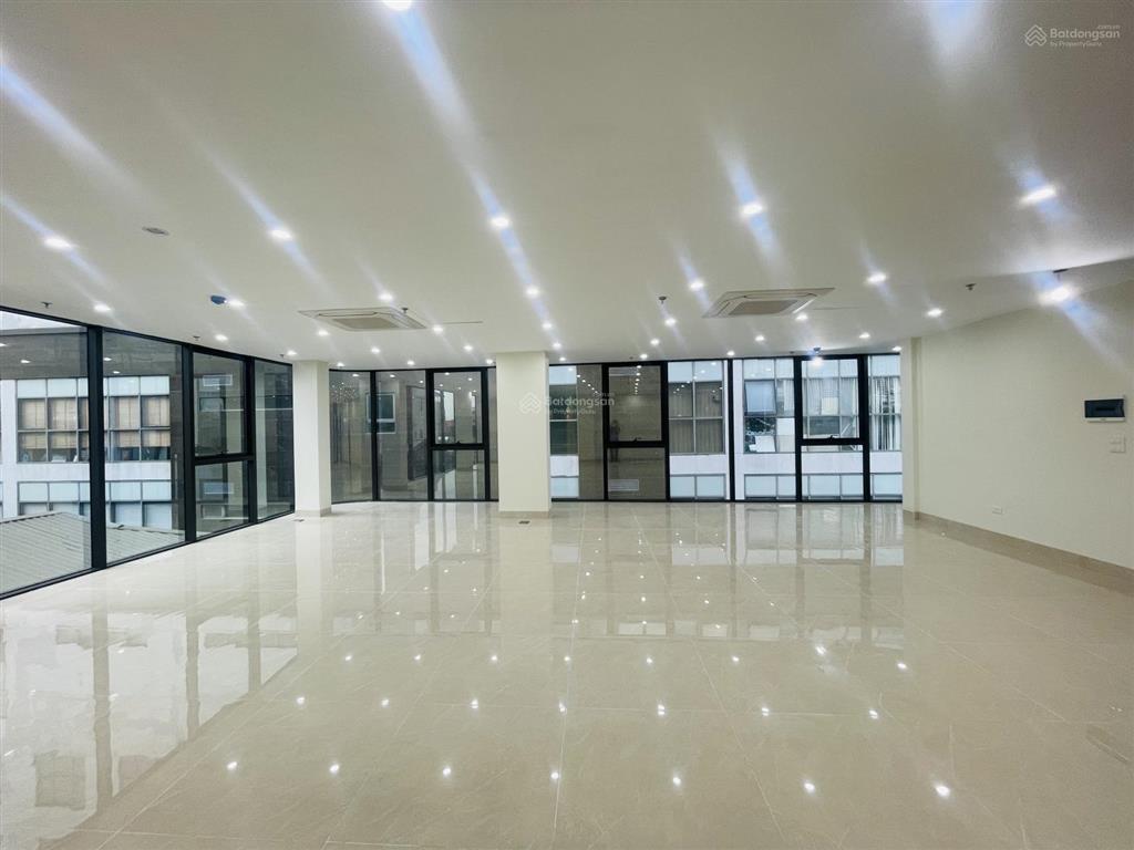 Cho thuê văn phòng tại lê văn lương, 120m2, giá 22 triệu, view 2 mặt thoáng