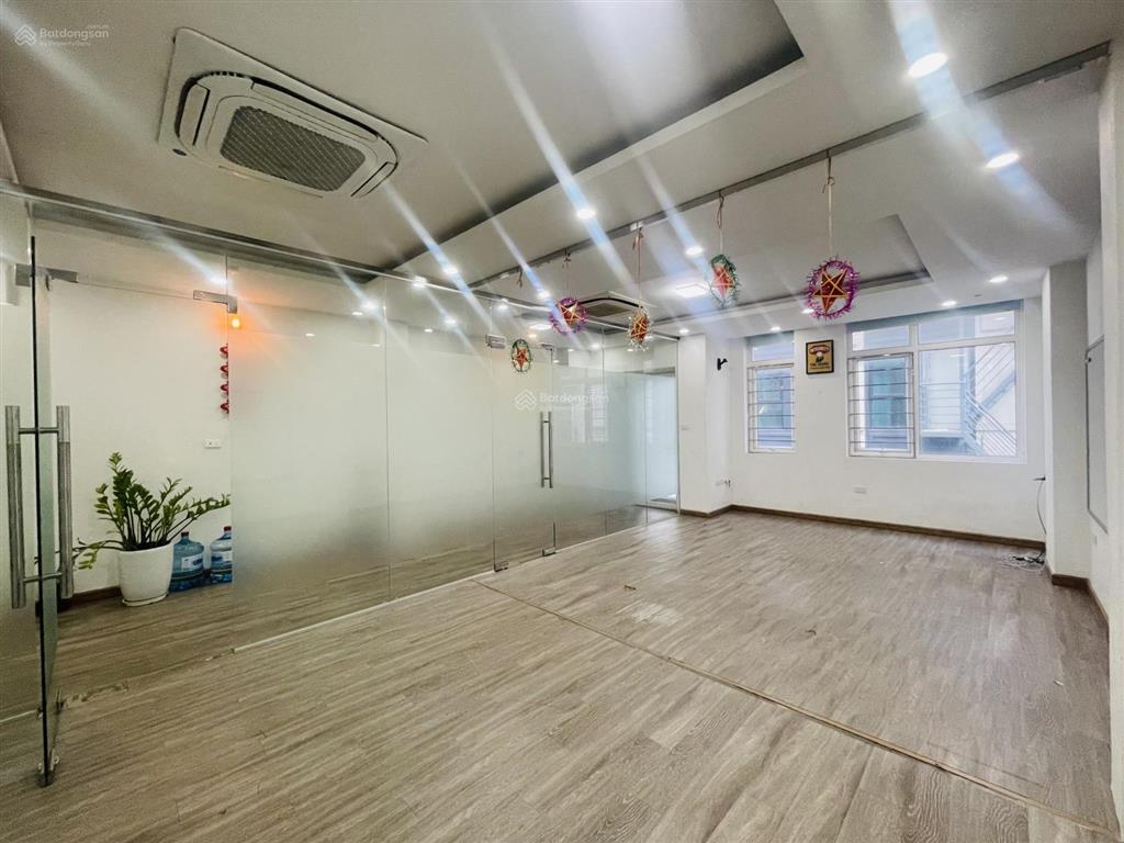 Cho thuê văn phòng tại 27 lê văn lương, 90m2/tầng, giá 9 triệu   0965 825 ***