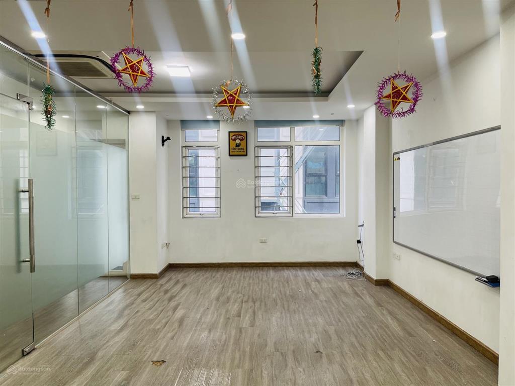 Cho thuê văn phòng tại 27 lê văn lương, 90m2/tầng, giá 9 triệu   0965 825 ***