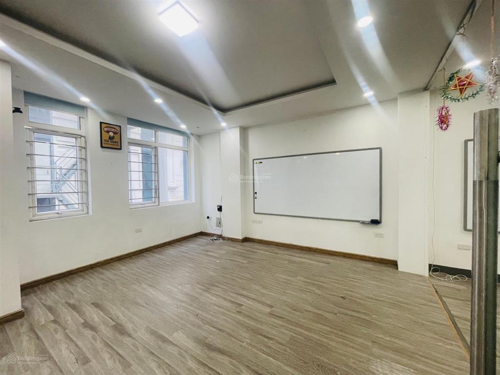 Cho thuê văn phòng tại 27 lê văn lương, 90m2/tầng, giá 9 triệu   0965 825 ***