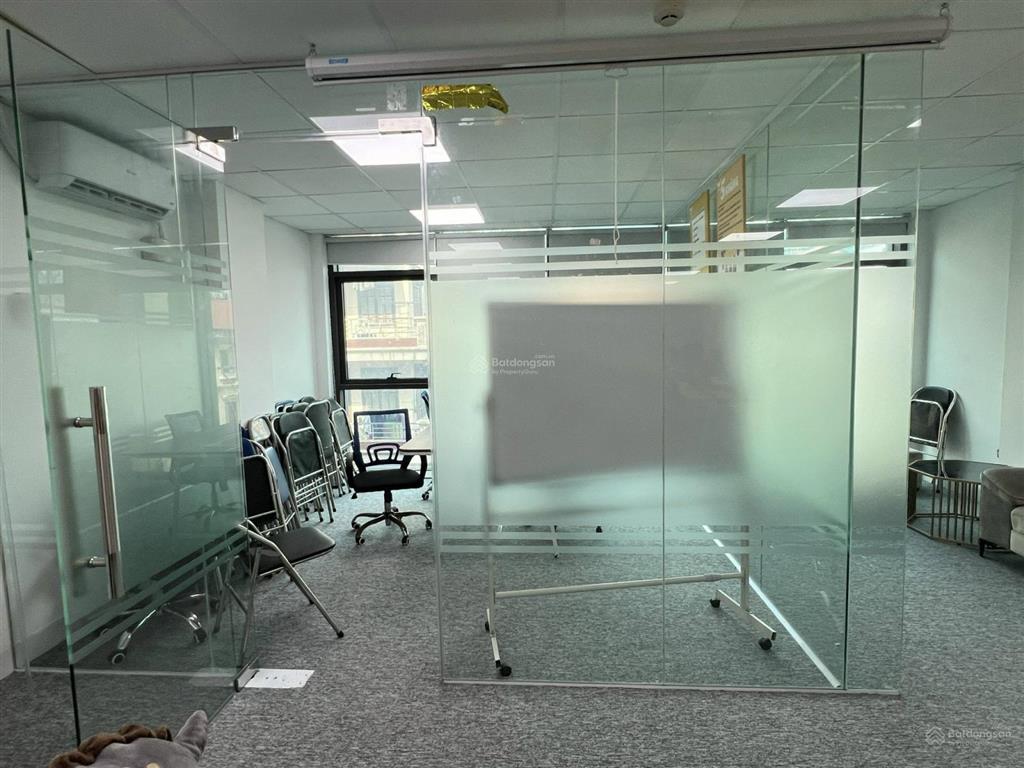 Cho thuê mbkd/ văn phòng gần ngã tư sở, trường chinh, 100m2, giá 19 triệu, chia sẵn phòng, miễn xe