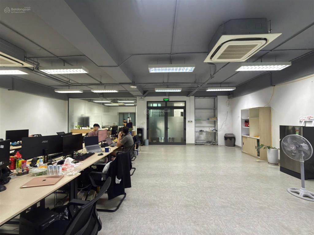 Cho thuê văn phòng 150m² tại phố nguyễn tuân, chia sẵn phòng, view thoáng, trần cao, sẵn nội thất