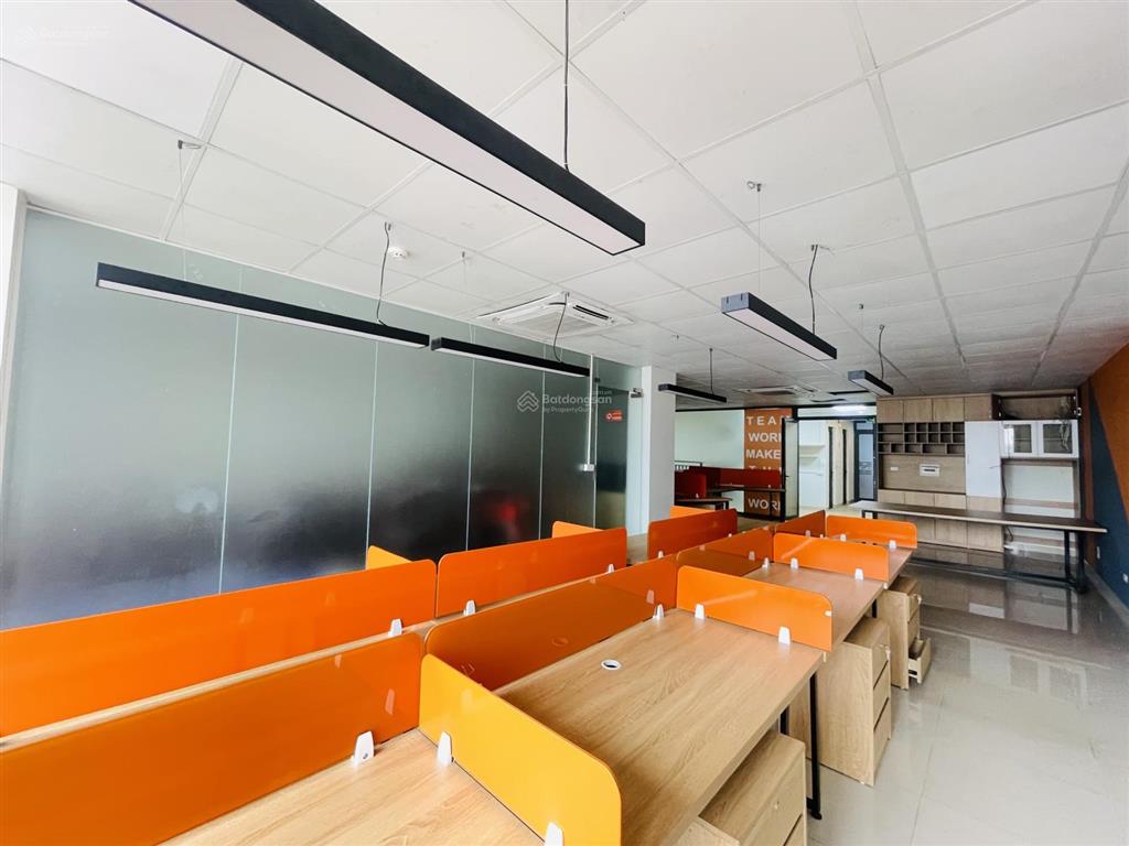 Cho thuê văn phòng tại nguyễn xiển, 170m2, giá 25 triệu, chia 03 phòng, sẵn nội thất