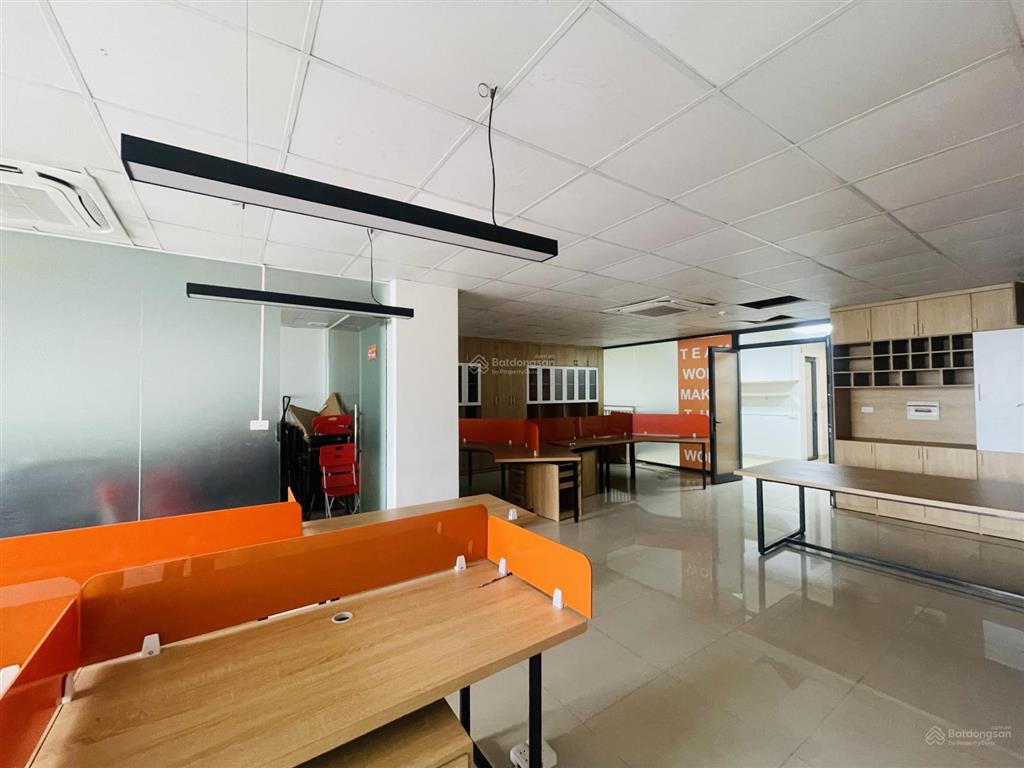 Cho thuê văn phòng tại nguyễn xiển, 170m2, giá 25 triệu, chia 03 phòng, sẵn nội thất