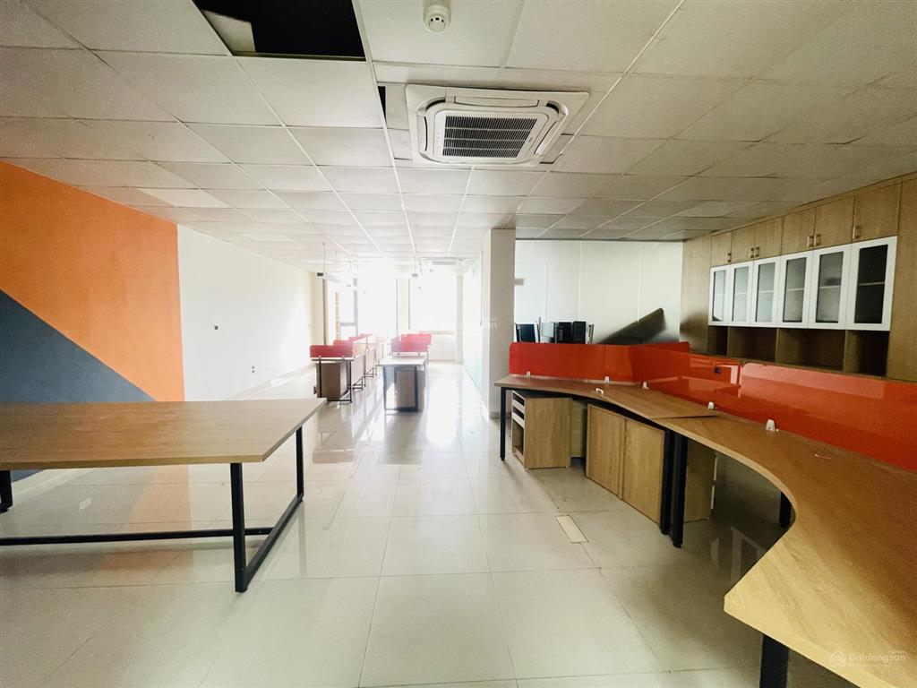 Cho thuê văn phòng tại nguyễn xiển, 170m2, giá 25 triệu, chia 03 phòng, sẵn nội thất