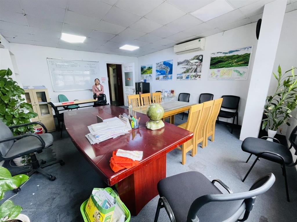 Nhượng văn phòng tại phố yên lãng, đống đa, vị trí mặt phố, view thoáng, ô tô đỗ cửa