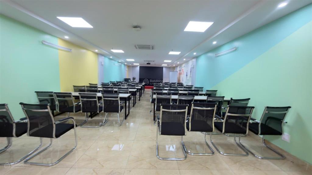 Cho thuê văn phòng 250m2, giá 25 triệu tại phố nguyễn ngọc nại, thanh xuân, full đồ nội thất
