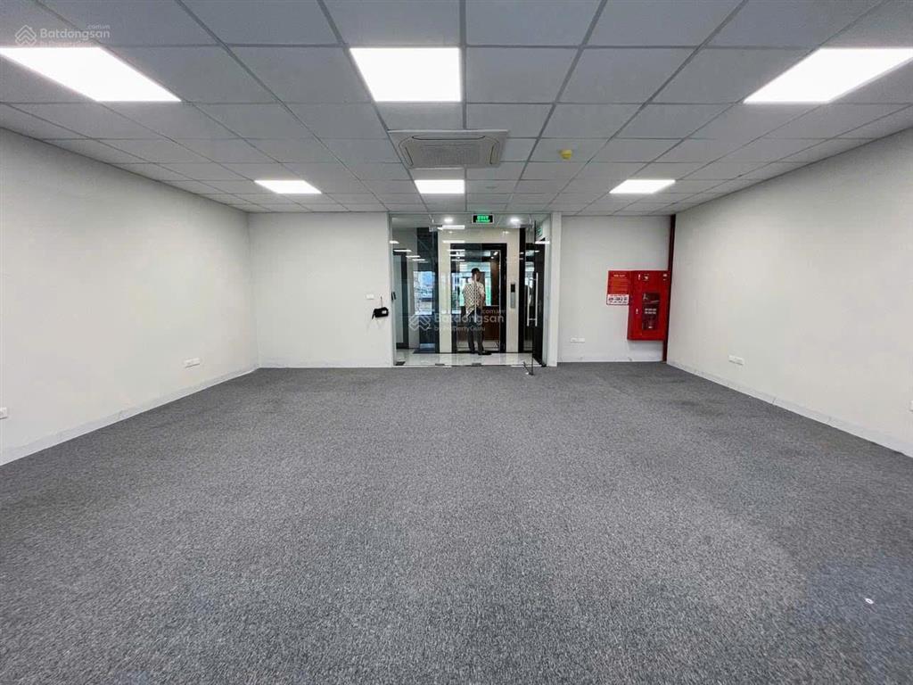 Cho thuê văn phòng 120m2 mặt phố nguỵ như kon tum, thanh xuân, chia sẵn phòng vách kính