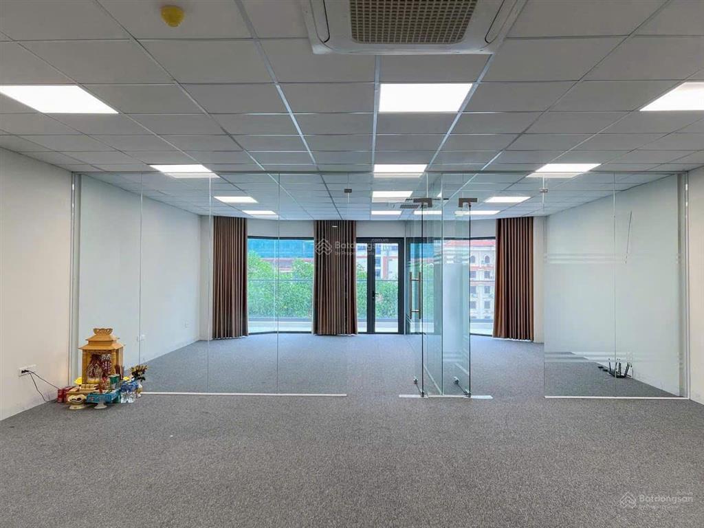 Cho thuê văn phòng 120m2 mặt phố nguỵ như kon tum, thanh xuân, chia sẵn phòng vách kính