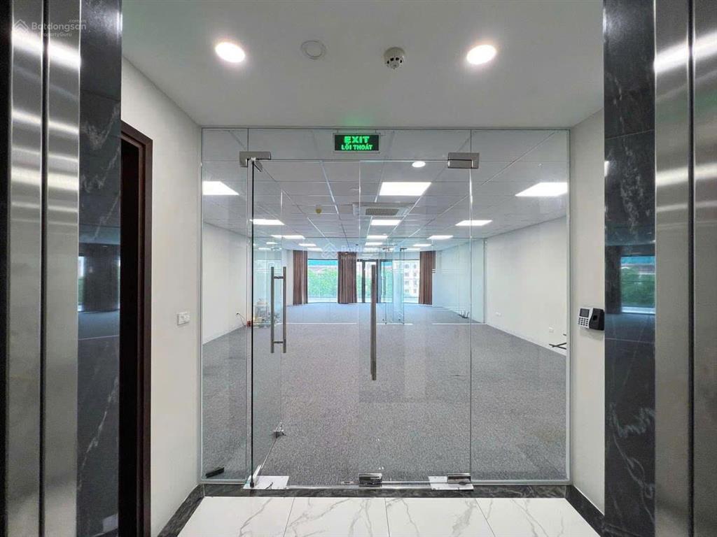 Cho thuê văn phòng 120m2 mặt phố nguỵ như kon tum, thanh xuân, chia sẵn phòng vách kính