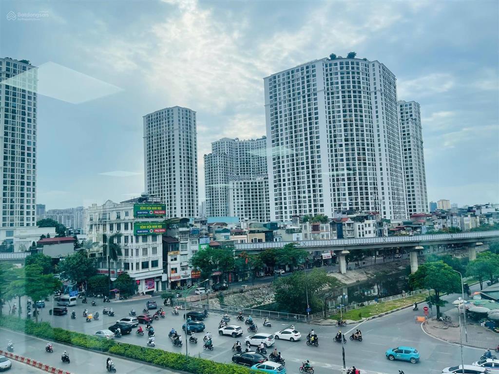 Cho thuê văn phòng hơn 200m2 ngay nguyễn trãi, ngã tư sở, nhà mới, mặt tiền 12m, view thoáng