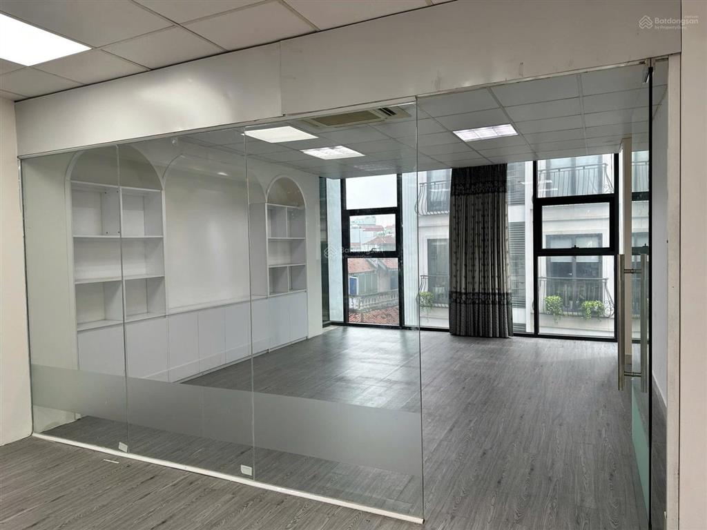 Cho thuê văn phòng 100m2, giá chỉ hơn 10 triệu, ngay phố hoàng văn thái, thanh xuân, nội thất